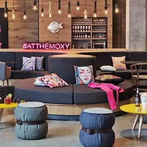 Otel Moxy, Tiflis